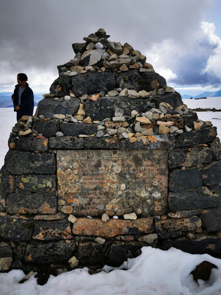 Ben Nevis Wandern: Aussicht vom Gipfel